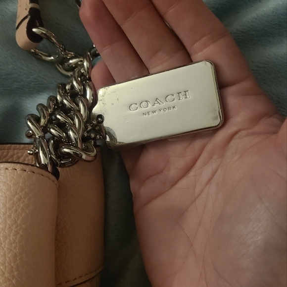 COPY - Coach Barbie  pink rare color purse Like NEW  condition. - Picture 3 of 5